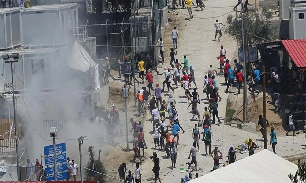 Μόρια: Βγήκαν δυο φορές τα μαχαίρια σε καβγάδες